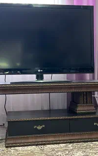 میز تلویزیون و جلو مبلی