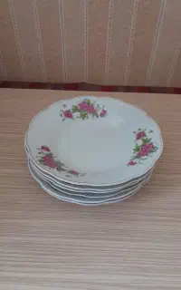 یک دست خورشت خوری گل سرخ
