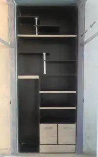 کتابخانه و جای وسایل تزئینی