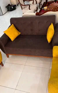 مبل ۴ نفره اسپرت سالم تمیز ۲۰ تومن
