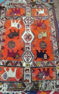 فرش دستباف طرح زیبای شیر و خورشید