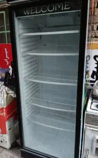 ایستاده نوشابه