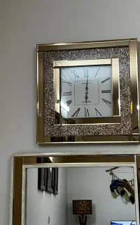 ساعت دیواری در حد نو کاملا سالم