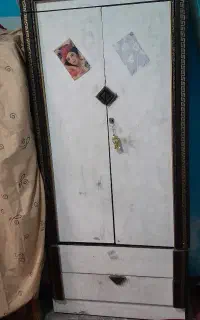 کمد لباس ۱ تومن شریف اباد نیازبه تعمیر