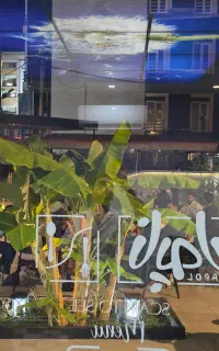 صندوق دار و نیروی آشپزخانه کافه و رستوران