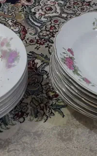 بشقاب گل سرخ