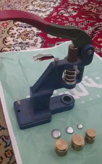 دستگاه دکمه منگنه نو با قالب و پوکه