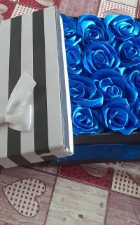 باکس گل و کاغذ کادو