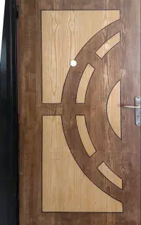 2 عدد درب چوبی با چهارچوب فلزی