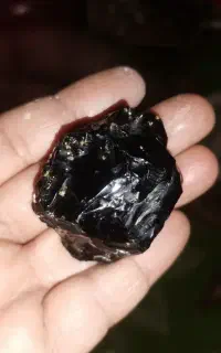 شهاب سنگ تکتیت با الوین سبز فراوان