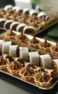کیک وحلوا و میکادو سفارشی با مواد درجه یک (سلوا)