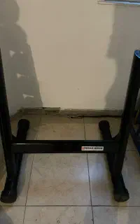 نیمکت میله هالتر جلو آینه