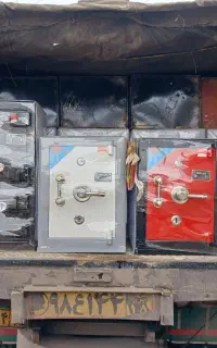 گاوصندوق طوسی مشکی قرمز