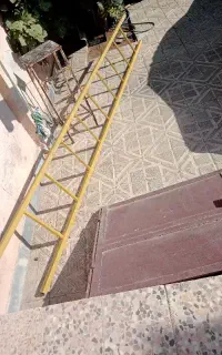 یک عدد نردبان آهنی  نو ۴متری