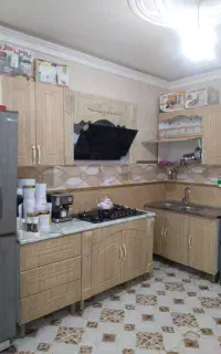 فنی کار ساختمان ونصب کابینت اشپزخانه