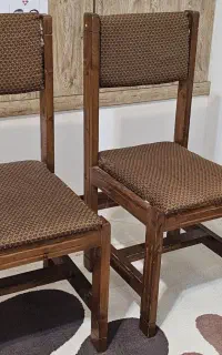 صندلی چوبی با روکش مخمل