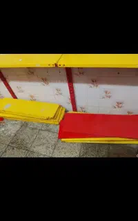 تعدادی قفسه آسان نصب وپیچ مهره ای در حد نو امیدیه