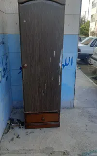 کمد ایستاده