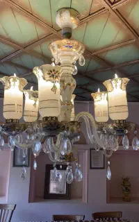 لوستر لاله‌ی قدیمی آب طلا کاری شده