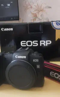 دوربین canon eos rp همراه با کیف و کارتن