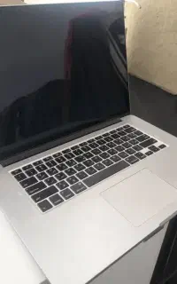 مک بوک پرو ۲۰۱۵ گرافیک دار  cori7 Ram16  256ssd