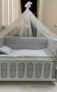 تخت کنار مادر
