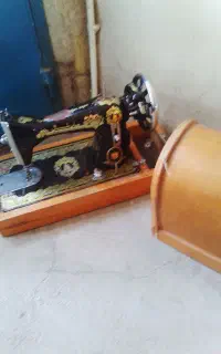 چرخ خیاطی مارشال سالم  فقط دینام ندارد