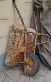 فرغون آذین