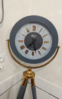 ساعت ایستاده