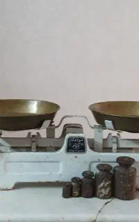 ترازو قدیمی کف برنجی