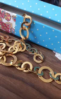 گردنبند  دستبند  و گوشواره رنگ ثابت