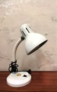 چراغ رومیزی مطالعه نو کار نکرده بدون خط خش
