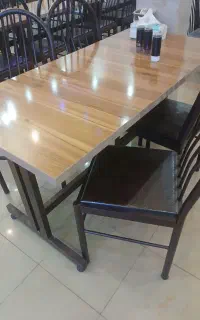 میز صندلی در حد نو ۹۰ نفره