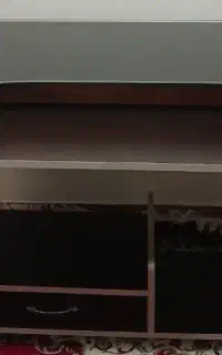 میز تحریر و کامپیوتر