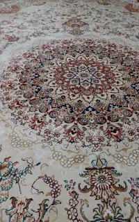 یک تخته فرش ۱۲متری رنگ کرم