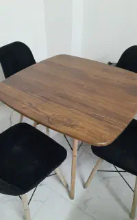 دو عددمیز هشت صندلی درحد نو نو