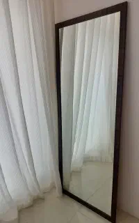 اینه قدی و تخت خواب