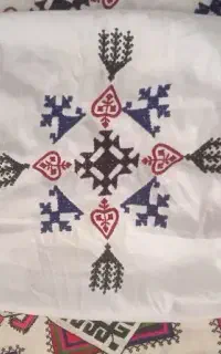کناره وپوش بالش رو بالشی و...