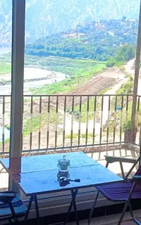 خانه ی اجاره ای ساحلی مسلط به رودخانه