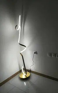 آباژور ایستاده