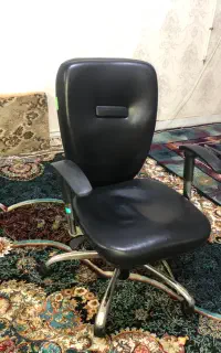 صندلی اداری راحت و تمیز