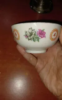 ظروف چینی وقدیمی شیک ونوستالژی.