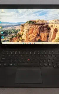 خدمات کامپیوتر  نصب ویندوز در محل. نگهداری سازمانی