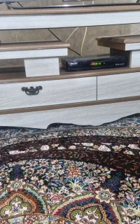 در و میز تلوزیون