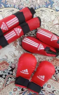 لباس و دستکش کاراته