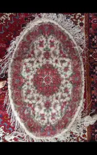 فرش بیضی