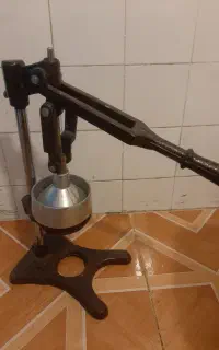 آب میوه گیری یا آب مرکبات گیر چدنی