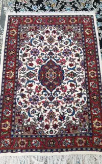 یک تخته فرش ذرع و نیم