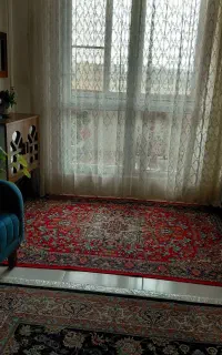 مقداری پرده اطلسی و حریر نو  هر تیکه فقط یک میلیون
