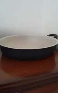یک قابلمه تفلون سایز۴۷ ویه ماهیتابه ۴۷